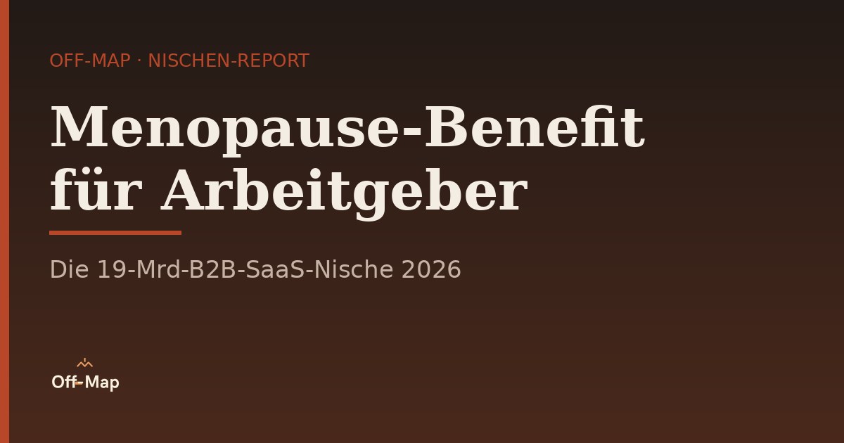 Berufstätige Frau Mitte 50 arbeitet konzentriert am Laptop in einem hellen, modernen Büro