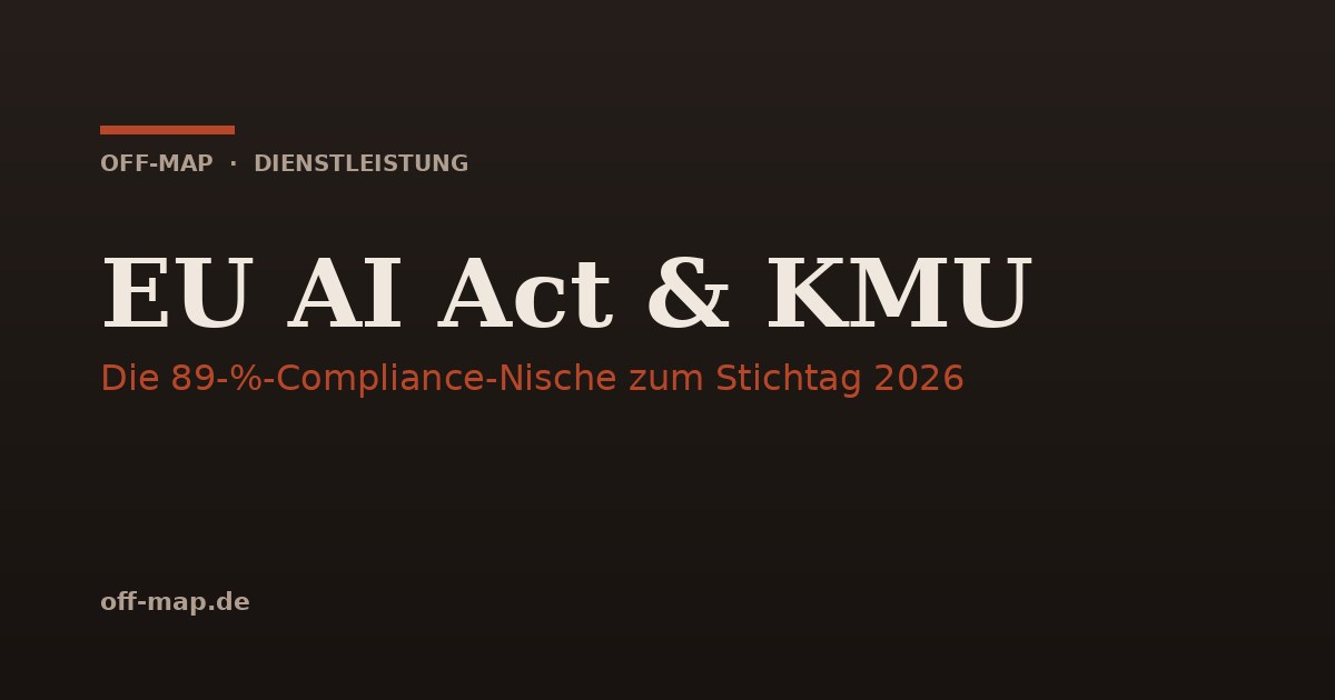Beraterin erklärt einem Mittelständler im Büro die neuen EU-AI-Act-Pflichten am Laptop